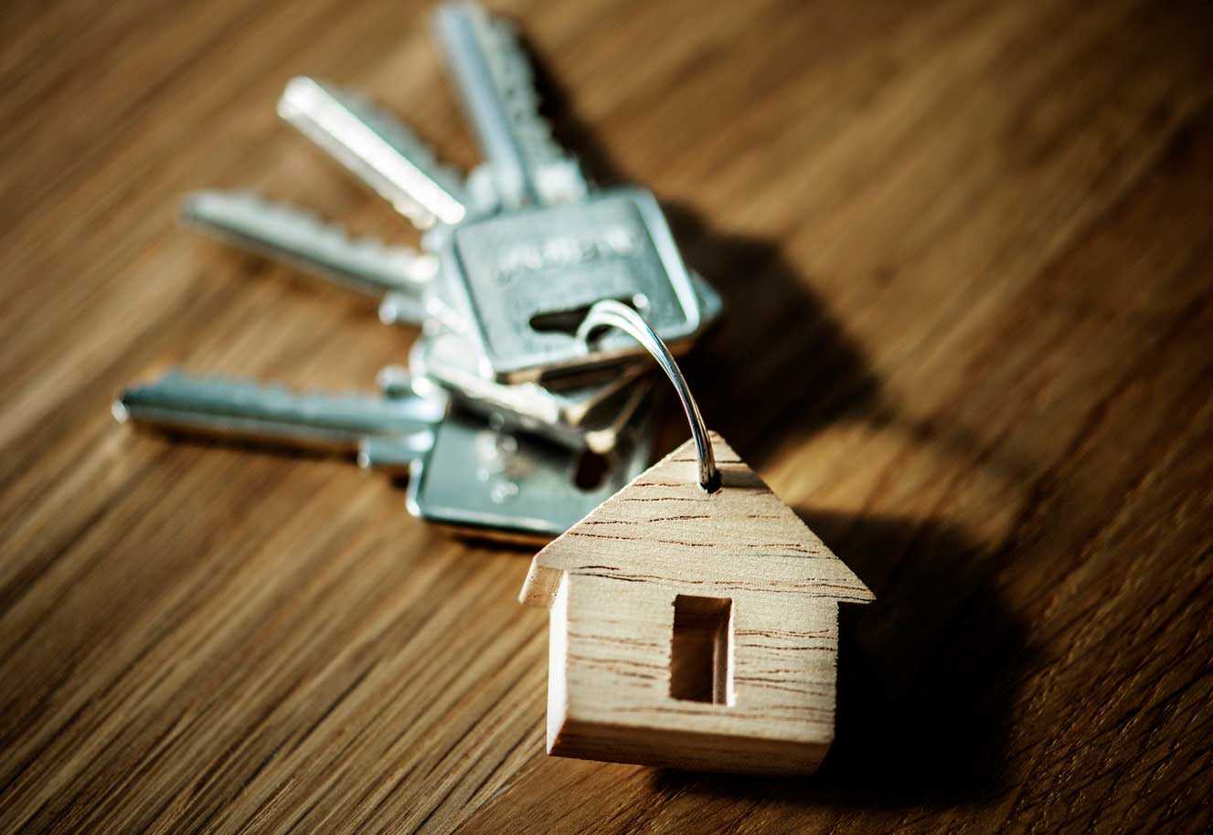 Keys with Wooden House Keyring